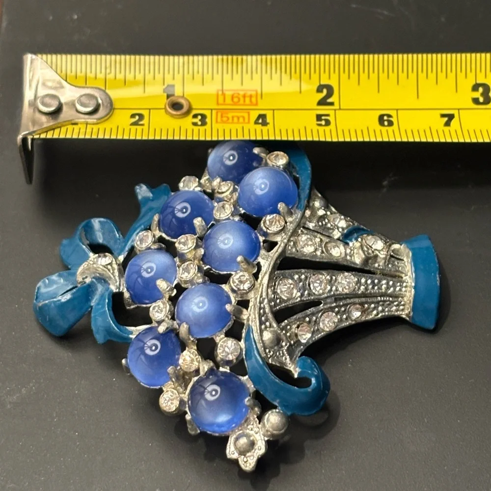 Vintage 1940s unsigned Coro moonglow carbochon blue stones flower basket brooch
